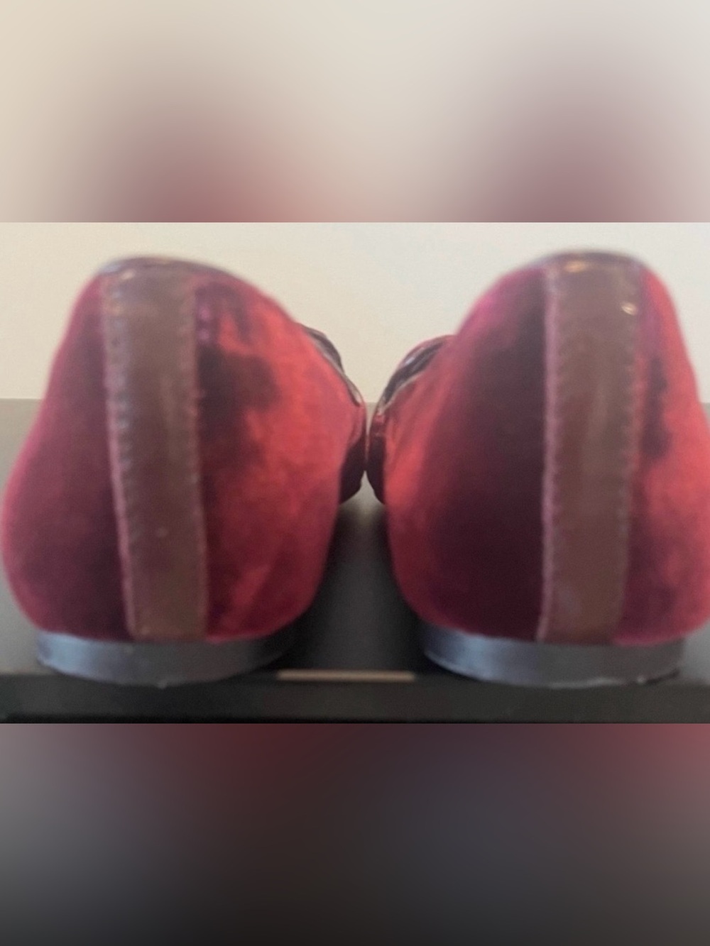 Tory Burch Burgundy Velvet
Acorn Charm
"Smoking Slippers" Loafers
Size 7M - Picture 3 of 6